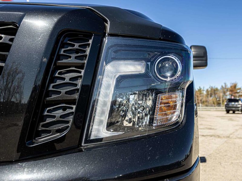 2018 Nissan Titan SV Midnight Edition 4x4 Crew Cab SV Midnight Edition