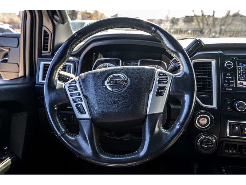 2018 Nissan Titan SV Midnight Edition 4x4 Crew Cab SV Midnight Edition