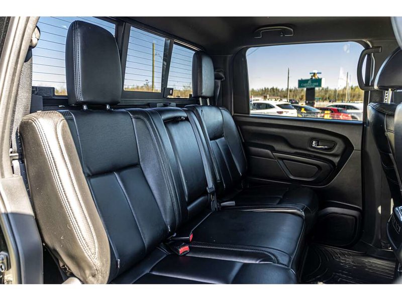 2018 Nissan Titan SV Midnight Edition 4x4 Crew Cab SV Midnight Edition