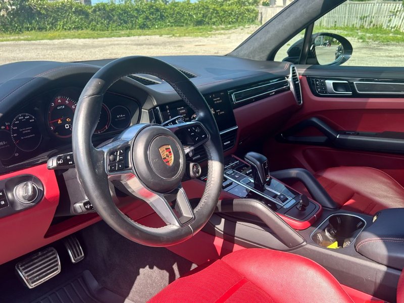 2021 Porsche Cayenne GTS PREMIUM PLUS PKG/BORDEAUX RED INTERIOR/ASSITANCE PKG/REAR ENTERTAINMENT/SPORT CHRONO PKG