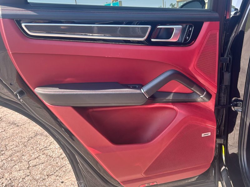 2021 Porsche Cayenne GTS PREMIUM PLUS PKG/BORDEAUX RED INTERIOR/ASSITANCE PKG/REAR ENTERTAINMENT/SPORT CHRONO PKG