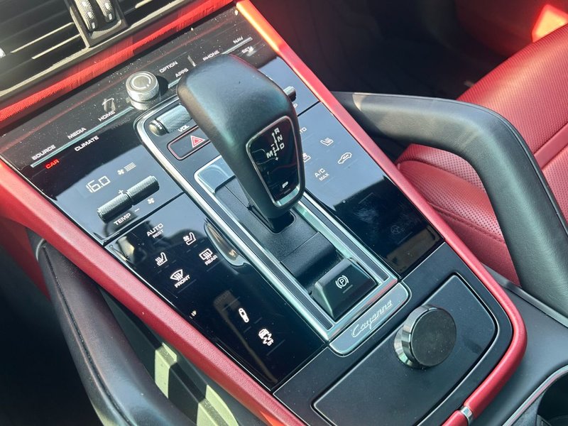 2021 Porsche Cayenne GTS PREMIUM PLUS PKG/BORDEAUX RED INTERIOR/ASSITANCE PKG/REAR ENTERTAINMENT/SPORT CHRONO PKG