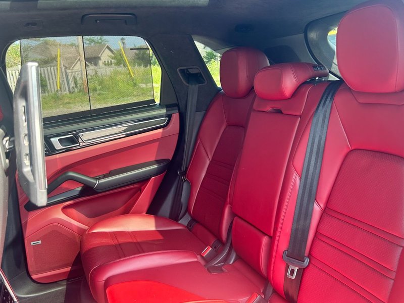 2021 Porsche Cayenne GTS PREMIUM PLUS PKG/BORDEAUX RED INTERIOR/ASSITANCE PKG/REAR ENTERTAINMENT/SPORT CHRONO PKG