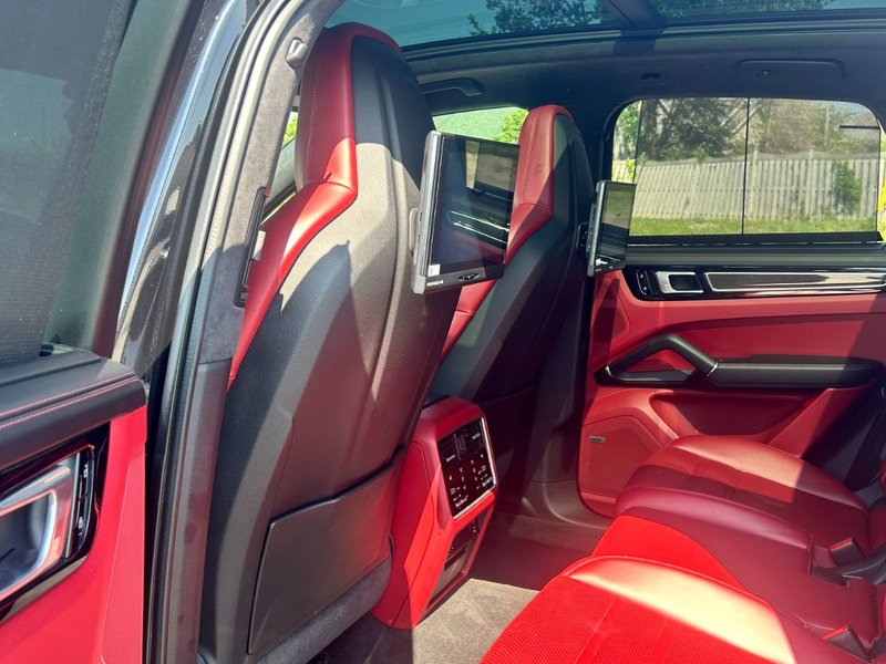 2021 Porsche Cayenne GTS PREMIUM PLUS PKG/BORDEAUX RED INTERIOR/ASSITANCE PKG/REAR ENTERTAINMENT/SPORT CHRONO PKG