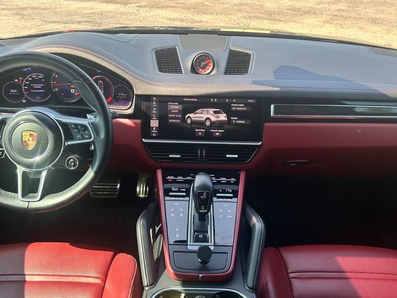 2021 Porsche Cayenne GTS PREMIUM PLUS PKG/BORDEAUX RED INTERIOR/ASSITANCE PKG/REAR ENTERTAINMENT/SPORT CHRONO PKG