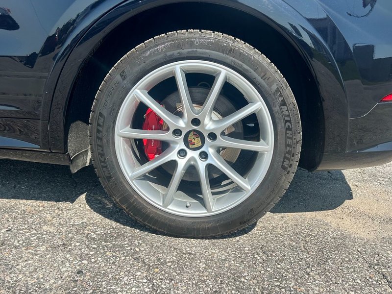 2021 Porsche Cayenne GTS PREMIUM PLUS PKG/BORDEAUX RED INTERIOR/ASSITANCE PKG/REAR ENTERTAINMENT/SPORT CHRONO PKG