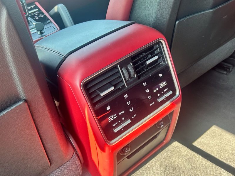 2021 Porsche Cayenne GTS PREMIUM PLUS PKG/BORDEAUX RED INTERIOR/ASSITANCE PKG/REAR ENTERTAINMENT/SPORT CHRONO PKG