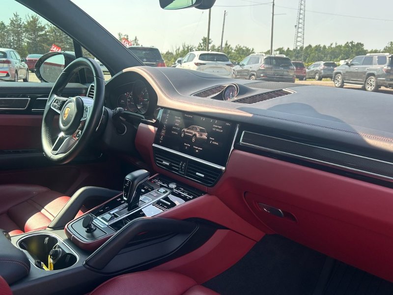 2021 Porsche Cayenne GTS PREMIUM PLUS PKG/BORDEAUX RED INTERIOR/ASSITANCE PKG/REAR ENTERTAINMENT/SPORT CHRONO PKG
