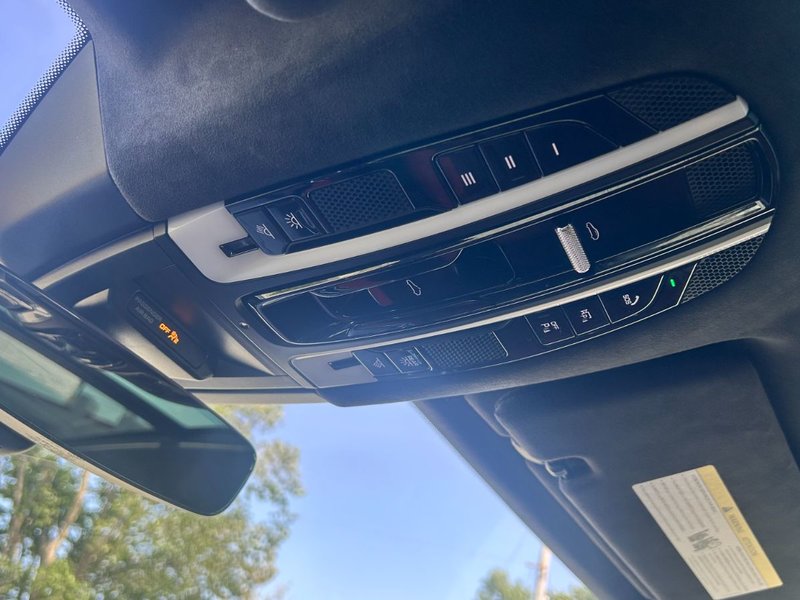 2021 Porsche Cayenne GTS PREMIUM PLUS PKG/BORDEAUX RED INTERIOR/ASSITANCE PKG/REAR ENTERTAINMENT/SPORT CHRONO PKG