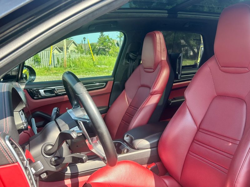 2021 Porsche Cayenne GTS PREMIUM PLUS PKG/BORDEAUX RED INTERIOR/ASSITANCE PKG/REAR ENTERTAINMENT/SPORT CHRONO PKG