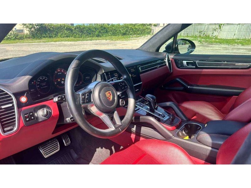 2021 Porsche Cayenne GTS PREMIUM PLUS PKG/BORDEAUX RED INTERIOR/ASSITANCE PKG/REAR ENTERTAINMENT/SPORT CHRONO PKG