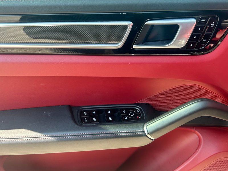2021 Porsche Cayenne GTS PREMIUM PLUS PKG/BORDEAUX RED INTERIOR/ASSITANCE PKG/REAR ENTERTAINMENT/SPORT CHRONO PKG