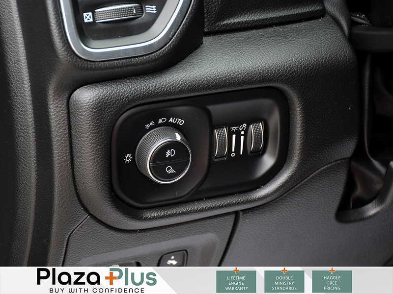 2023 Ram 1500 Laramie AIR SUSPENSION | HEATED + VENTILATED SEATS | ONE OWNER CLEAN CARFAX | REMOTE START