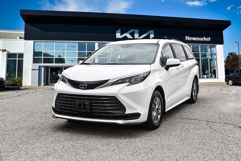 2025 Toyota Sienna Hybrid Sienna LE AWD 8-Pass