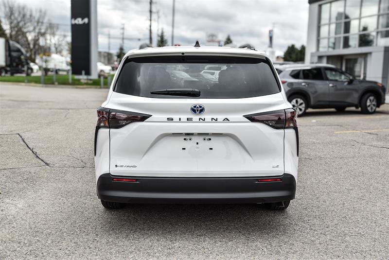 2025 Toyota Sienna Hybrid Sienna LE AWD 8-Pass