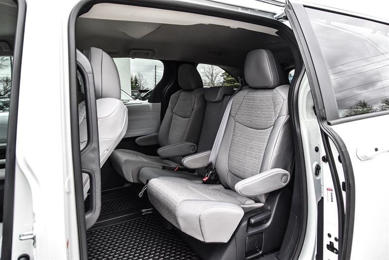 2025 Toyota Sienna Hybrid Sienna LE AWD 8-Pass