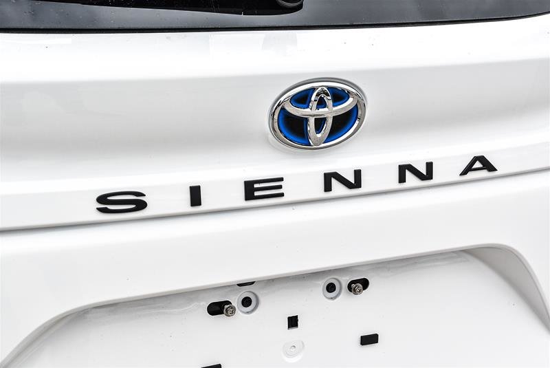 2025 Toyota Sienna Hybrid Sienna LE AWD 8-Pass