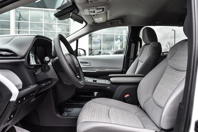 2025 Toyota Sienna Hybrid Sienna LE AWD 8-Pass