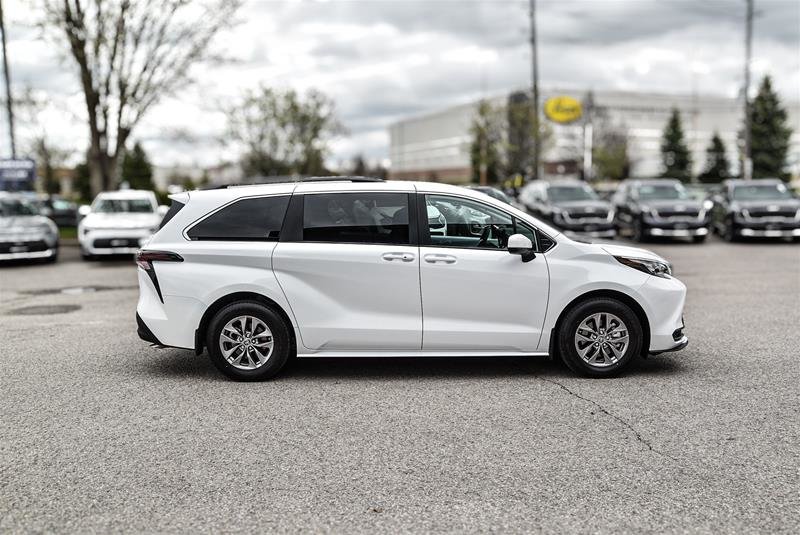 2025 Toyota Sienna Hybrid Sienna LE AWD 8-Pass