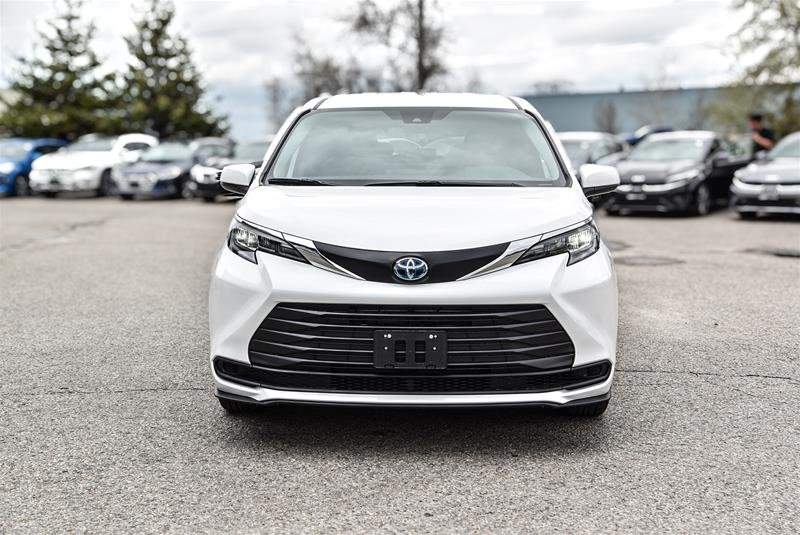 2025 Toyota Sienna Hybrid Sienna LE AWD 8-Pass