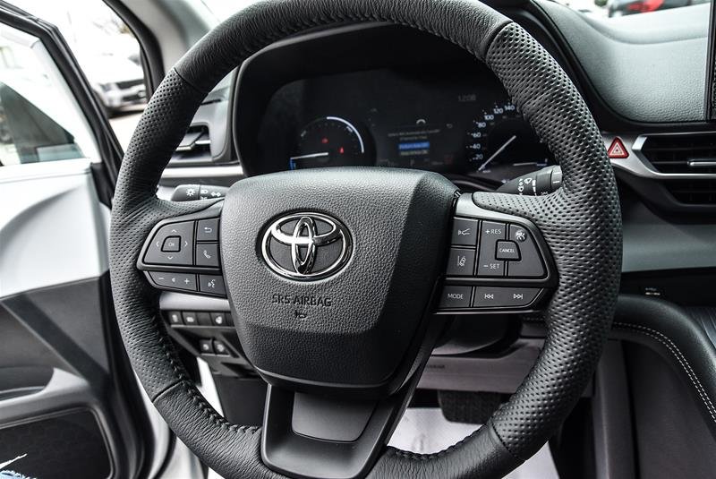2025 Toyota Sienna Hybrid Sienna LE AWD 8-Pass