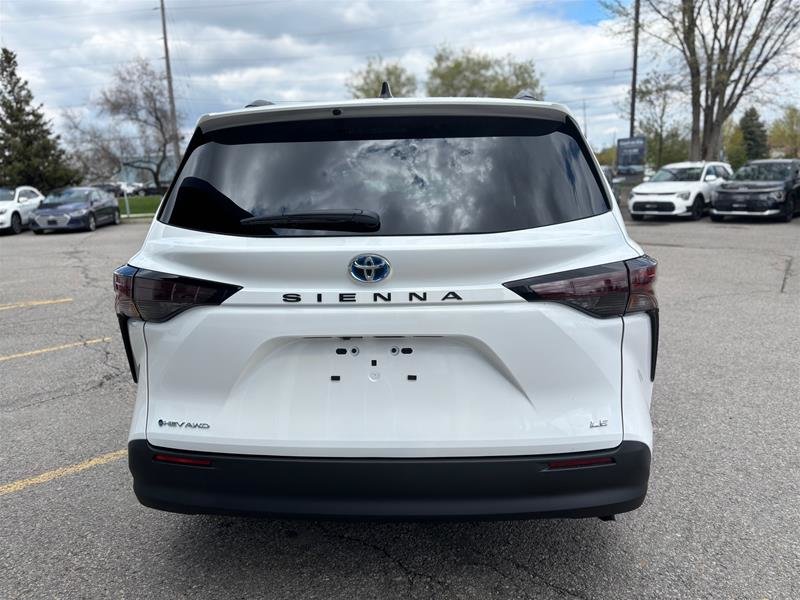 2025 Toyota Sienna Hybrid Sienna LE AWD 8-Pass