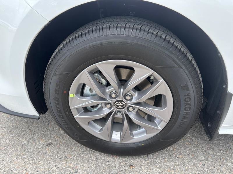 2025 Toyota Sienna Hybrid Sienna LE AWD 8-Pass