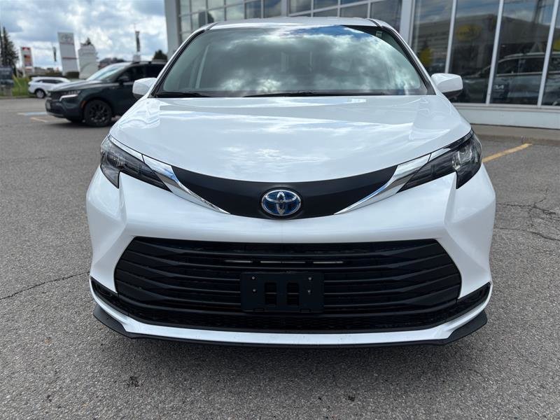 2025 Toyota Sienna Hybrid Sienna LE AWD 8-Pass