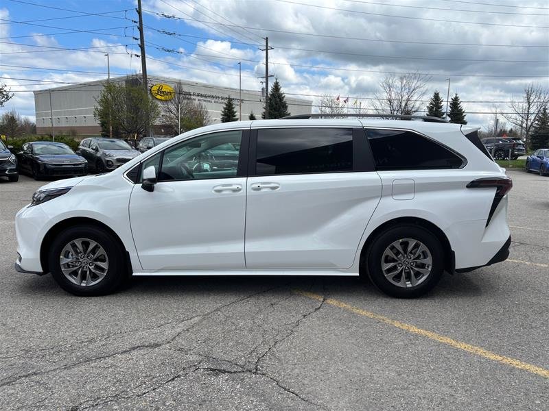 2025 Toyota Sienna Hybrid Sienna LE AWD 8-Pass