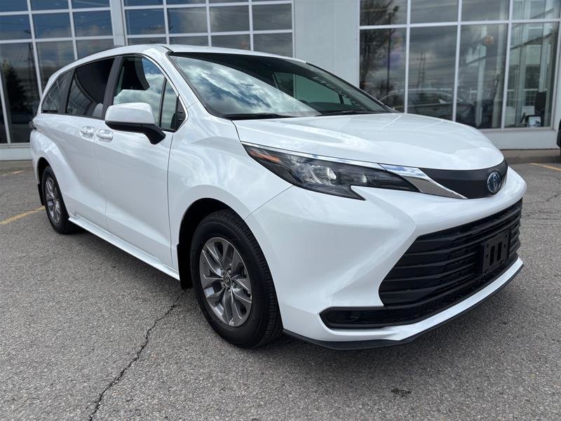 2025 Toyota Sienna Hybrid Sienna LE AWD 8-Pass