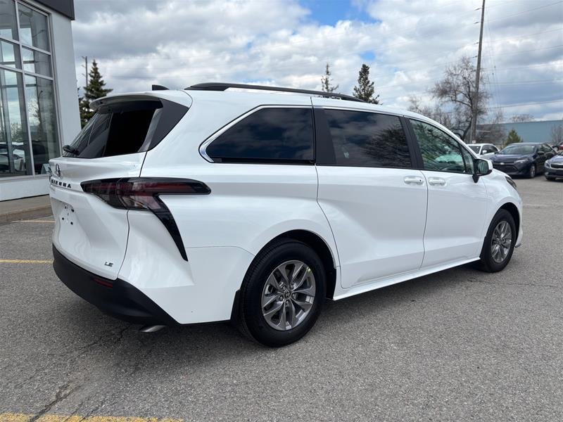 2025 Toyota Sienna Hybrid Sienna LE AWD 8-Pass