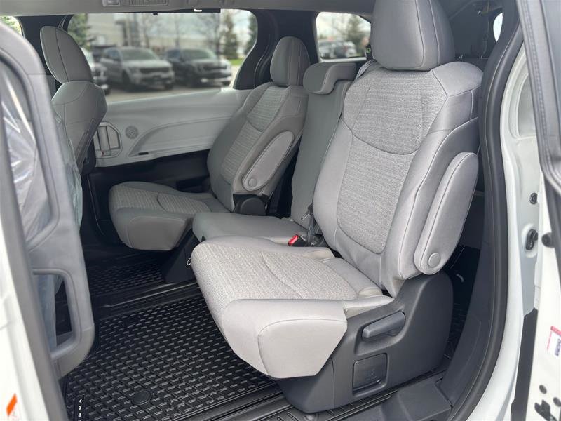 2025 Toyota Sienna Hybrid Sienna LE AWD 8-Pass