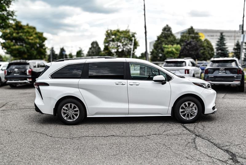 2025 Toyota Sienna Hybrid Sienna LE AWD 8-Pass Sienna LE AWD 8-Pass-Camera|brk assist| htd seats