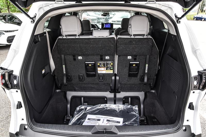 2025 Toyota Sienna Hybrid Sienna LE AWD 8-Pass