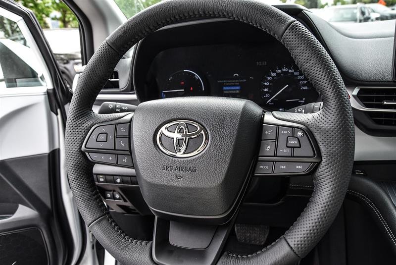 2025 Toyota Sienna Hybrid Sienna LE AWD 8-Pass