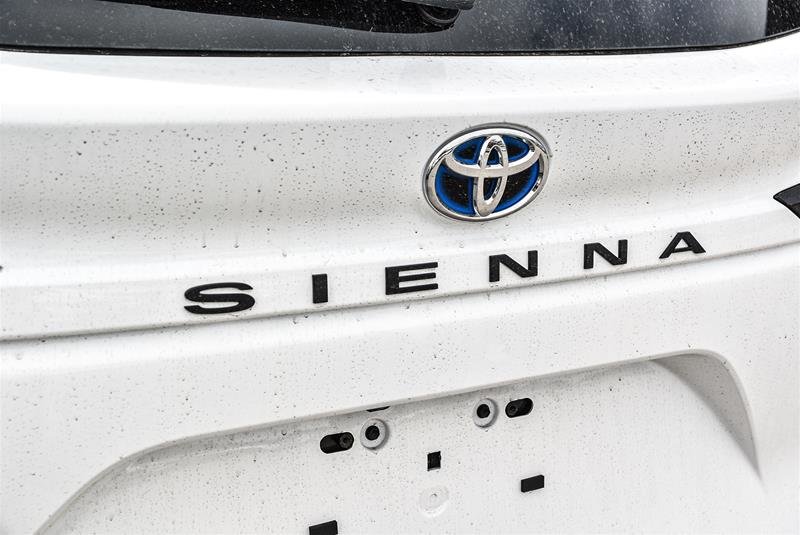 2025 Toyota Sienna Hybrid Sienna LE AWD 8-Pass