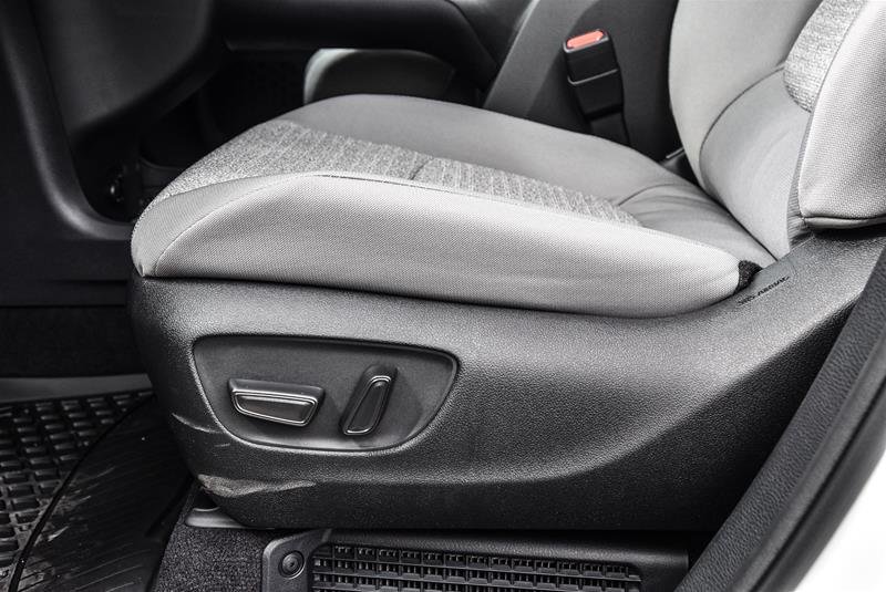 2025 Toyota Sienna Hybrid Sienna LE AWD 8-Pass