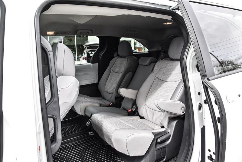2025 Toyota Sienna Hybrid Sienna LE AWD 8-Pass