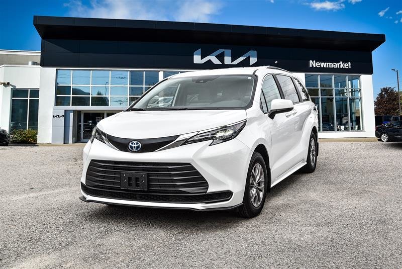2025 Toyota Sienna Hybrid Sienna LE AWD 8-Pass