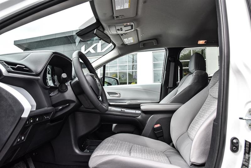 2025 Toyota Sienna Hybrid Sienna LE AWD 8-Pass