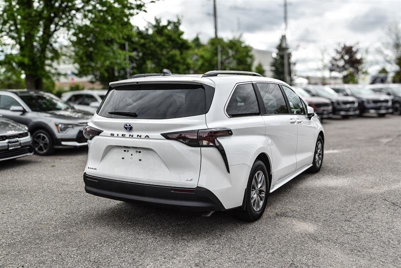 2025 Toyota Sienna Hybrid Sienna LE AWD 8-Pass
