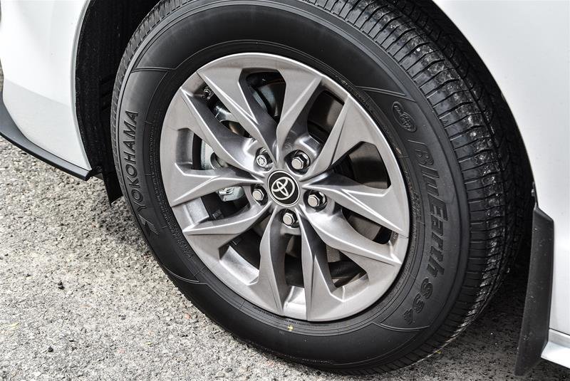 2025 Toyota Sienna Hybrid Sienna LE AWD 8-Pass