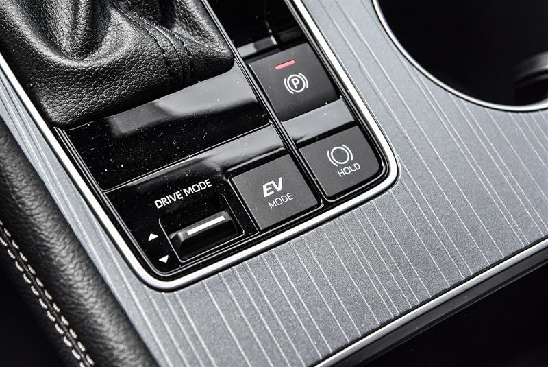 2025 Toyota Sienna Hybrid Sienna LE AWD 8-Pass