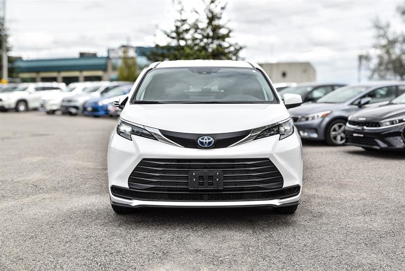 2025 Toyota Sienna Hybrid Sienna LE AWD 8-Pass