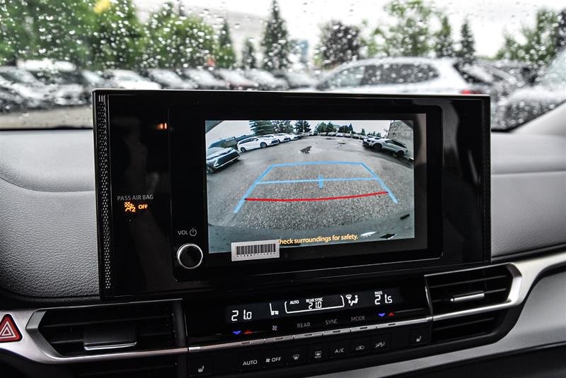 2025 Toyota Sienna Hybrid Sienna LE 8-Pass