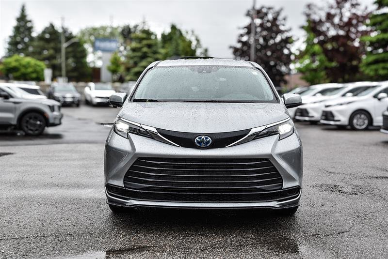 2025 Toyota Sienna Hybrid Sienna LE 8-Pass