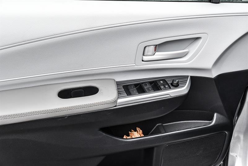 2025 Toyota Sienna Hybrid Sienna LE 8-Pass