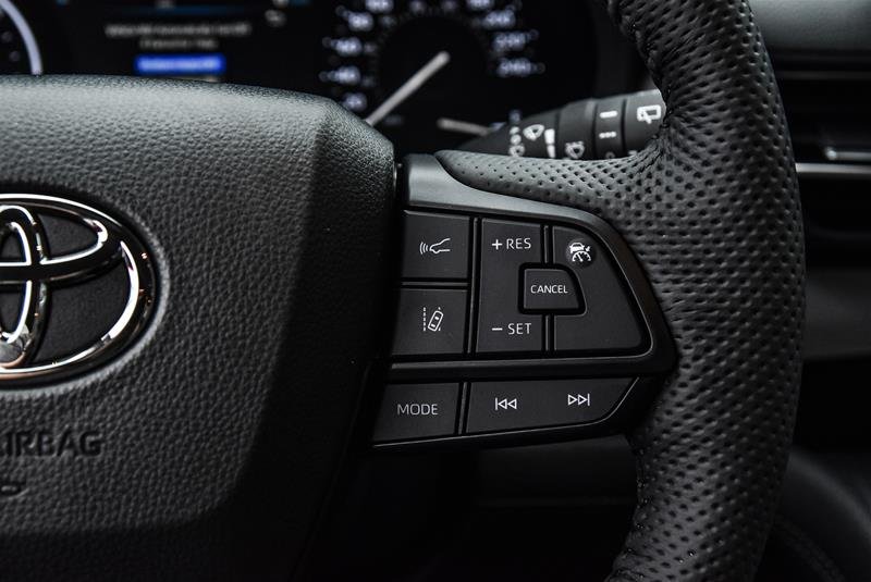 2025 Toyota Sienna Hybrid Sienna LE 8-Pass