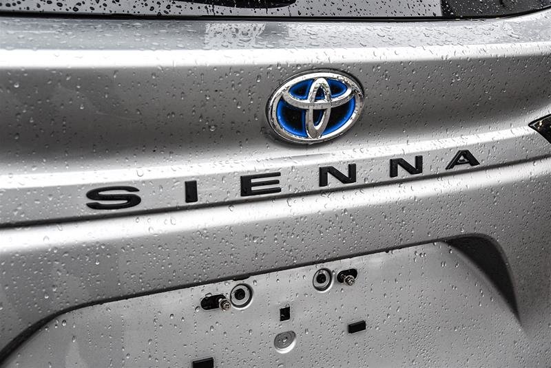2025 Toyota Sienna Hybrid Sienna LE 8-Pass