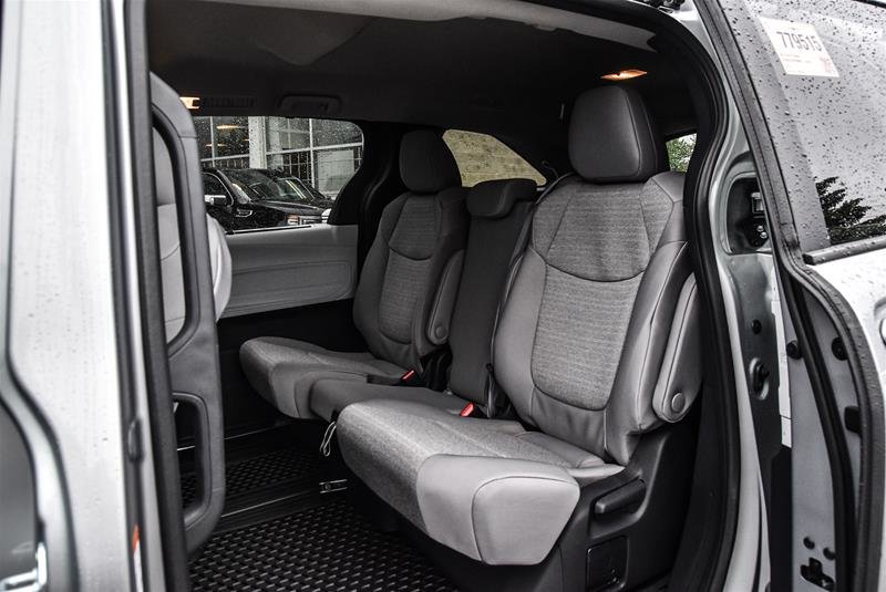 2025 Toyota Sienna Hybrid Sienna LE 8-Pass